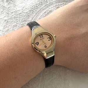 Vintage GUCCI watch - working with new battery - Gold & Black Crocodile Leather